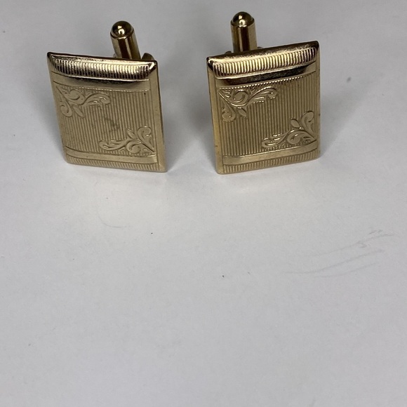 Gold Tone Cufflinks Engraved Design - Picture 5 of 6